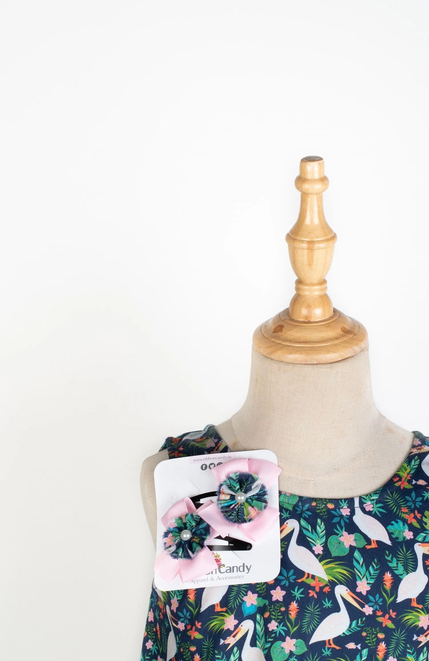 Egret tropical Print  Shift Dress with Sleeveless sleeves and  Tow Pockets