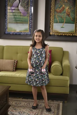 Egret tropical Print  Shift Dress with Sleeveless sleeves and  Tow Pockets