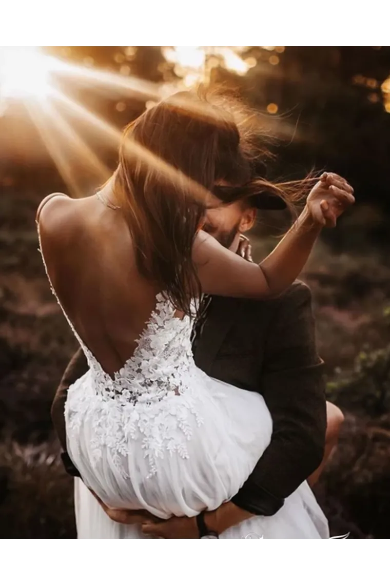 Gorgeous Unlined Lace Bodice V Neck Bridal Dresses White Backless A Line Wedding Dresses