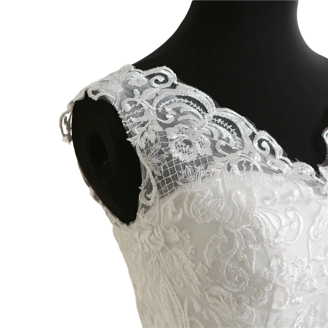 GownLink White Train Wedding Gown  GLVLQD09T